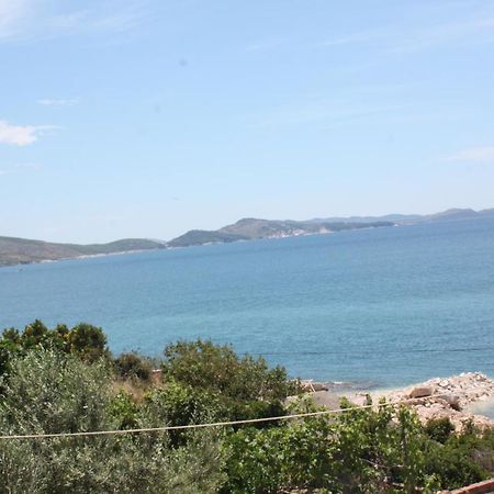 Guesthouse Benardo Sarande Bagian luar foto